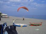 Paragliding Fluggebiet Europa » Italien » Sizilien,Gallodoro - Letojanni,Roberta beim Landen