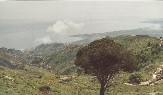 Aussicht vom Monte Veneretta auf Giardino Naxos