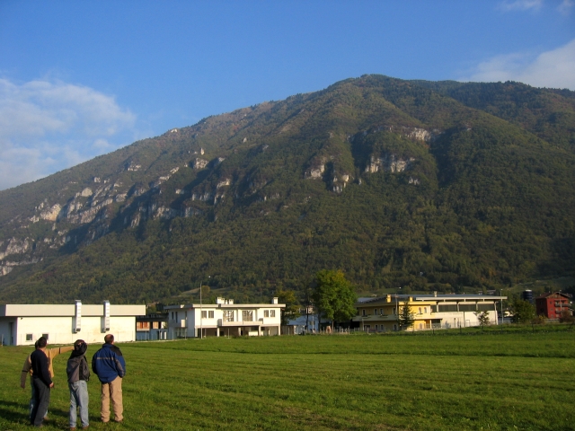 Blick vom Landeplatz zum Berg