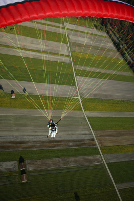 über der LZ in Grüsch

mit freundlicher Genehmigung
©www.azoom.ch