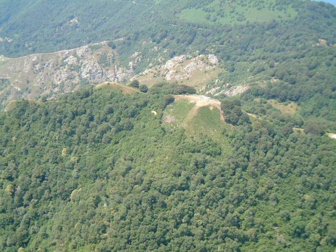 Startplatz Monte Nudo, etwas steil, wenig Platz, relaxte Athmosphäre, zuverlässige Ablösungen.