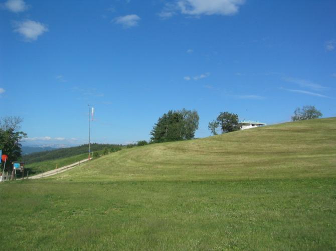 Blick auf den Windsack direkt neben der Landewiese.