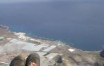 Paragliding Fluggebiet Europa » Spanien » Kanarische Inseln,Guimar,Hoch uber der Kante von Guimar
Pilot: White Eagle .
VOR den Bananenplantagen beginnt es zu kacheln , zum umkehren zum "Weissen Haus" ist es dann meist schon zu spät: Die Düse wartet auf Dich.
Deshalb : während des Fluges Meer beobachten.