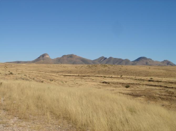 Mustang Mountains. Von links:
Mount Bruce ("Biscuit"), North West Dome, Mustang Peak, Mustang Mountains