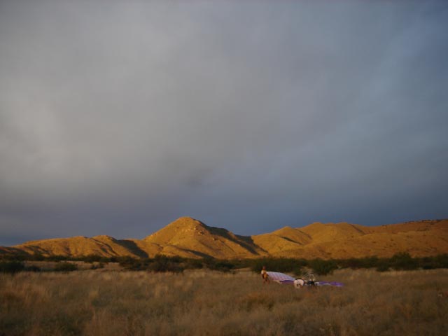 Abendstimmung am Box Canyon. Im Vordergrund der Landeplatz