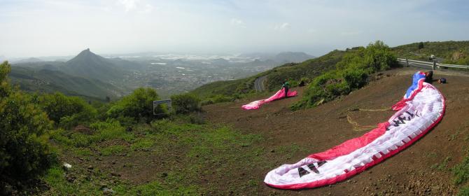 Hauptstart (Kurve);
wiederum gut sichtbar links im Bild der Fels, der das Fluggebiet Richtung Flughafen begrenzt.
