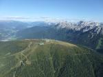 Paragliding Fluggebiet Europa » Italien » Trentino-Südtirol,Ahornach - Acereto,06.09.09 Kronplatz. Im Hintergrund Lienzer Dolomiten und Drei Zinnen.