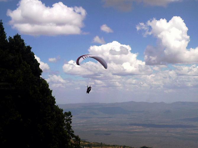 Flying impressions in Kerio Valley
fly-kenya.com