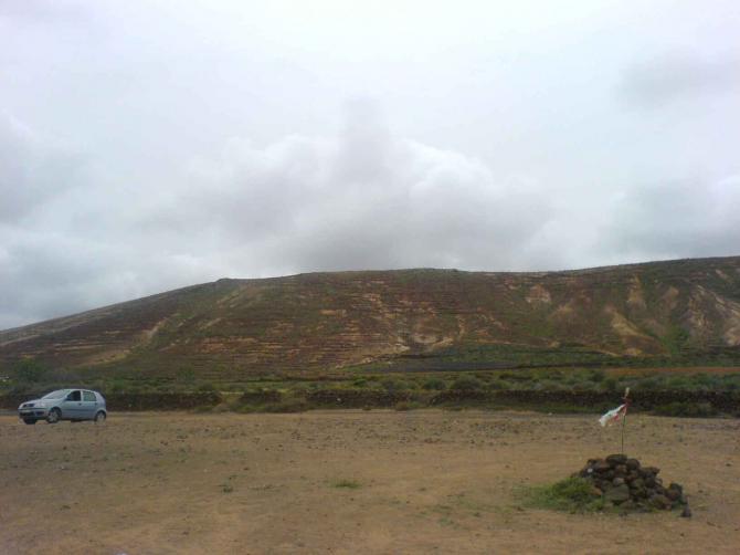 ...der Landeplatz ist groß genug - so dass mehrere Schirme gleichzeitg landen können - muss aber nicht es geht auch ON TOP...