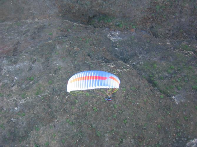 Spuck den anderen nicht auf den Kopf oder will der da etwa landen...