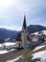 Paragliding Fluggebiet Europa » Italien » Trentino-Südtirol,Speikboden,Die Kirche von Ahornach.
Rechts hinten der Speikboden.