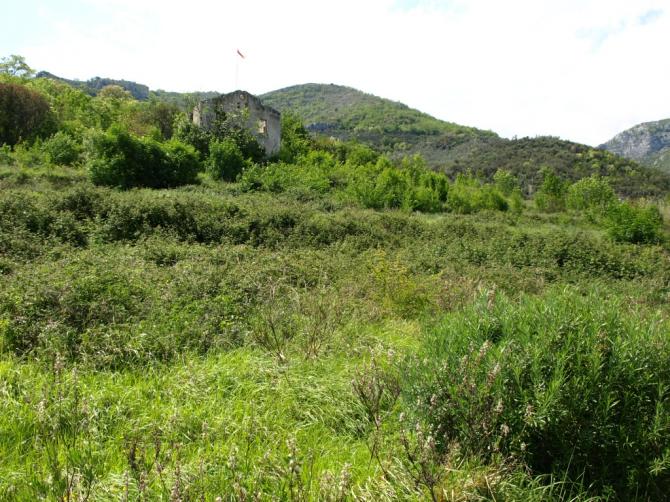 "Landeplatz" Toirano, nicht tauglich da voller Brombeeren und verwildert.