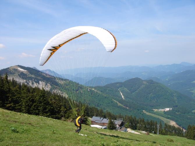 Startplatz Hüttenkogel. Im Hintergrund das Ötscherhaus.