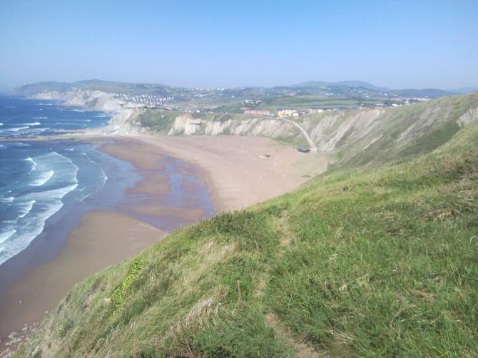 Blick Richtung Osten. Der Strand kann auch zum Landen benutzt werden.