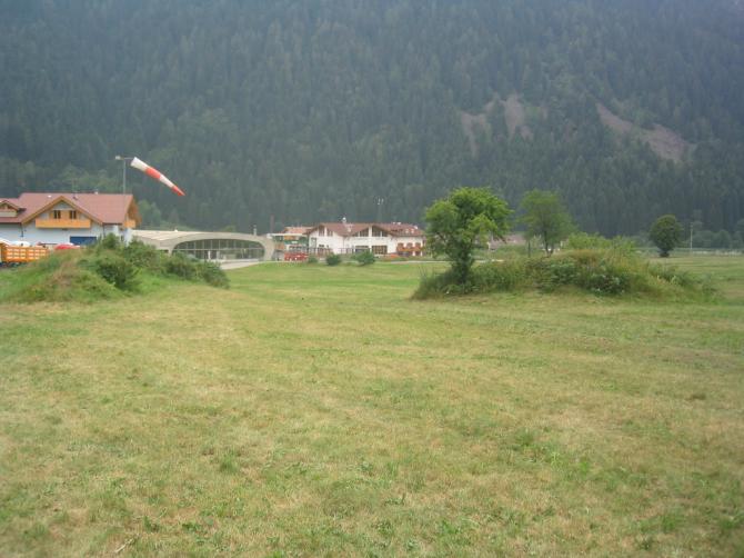 Windfahne am Landeplatz von Pinzolo