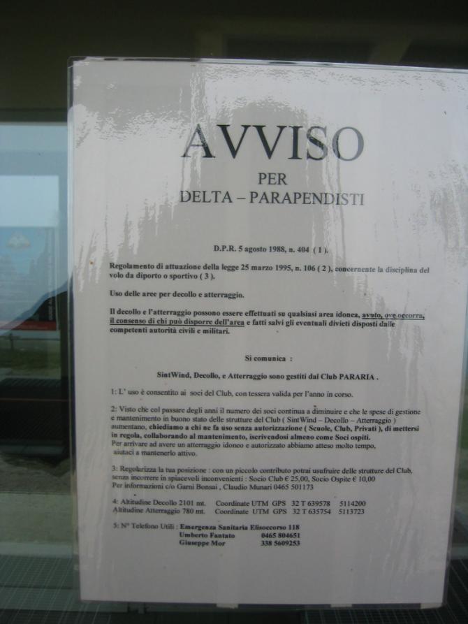 Hinweistafel fuer Drachenflieger und Paragleiter