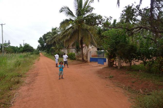 Einfahrt des Restaurants und Lodge
Kimerimeta