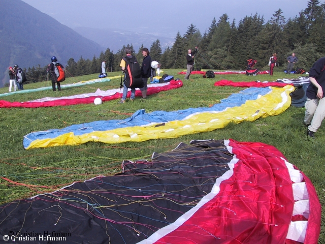 riesiger Startplatz vor dem Tulperhof