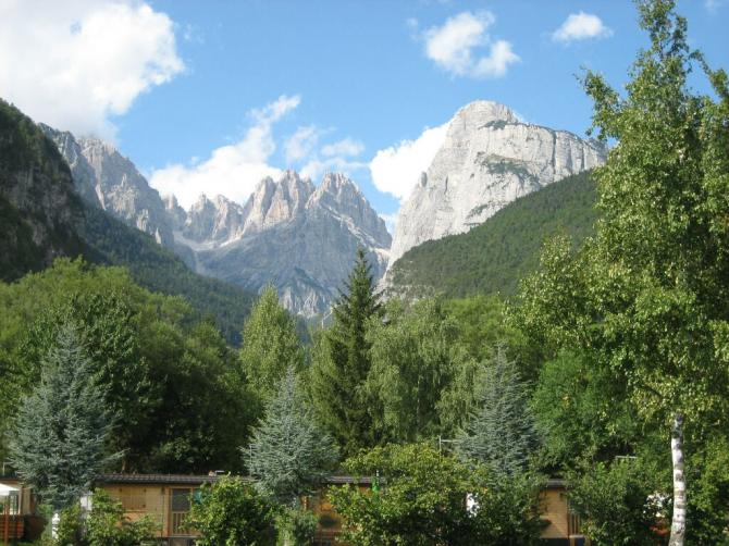 Molveno Blick auf die Berge vom Campingplatz