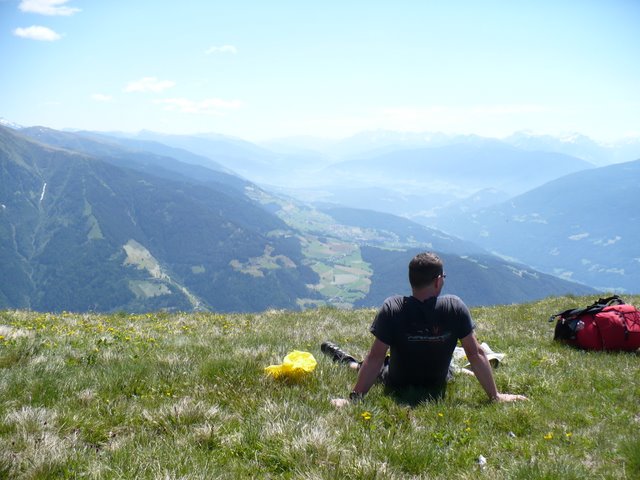 Blick vom Startplatz entlang der Rennstrecke ins Pustertal