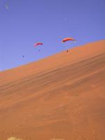 Paragliding Fluggebiet Afrika » Namibia,Sesriem – Dune Himalaya,Jetzt sieht man die kleine Flieger noch....