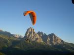 Paragliding Fluggebiet ,,Ueber Seceda mit Langkofel im Hintergrund