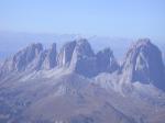 Paragliding Fluggebiet Europa » Italien » Trentino-Südtirol,Col Rodella,Col Rodella in der Mitte  aus großer Höhe auf dem Rückweg von der Marmolada
