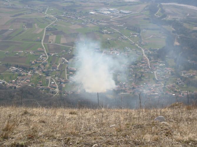 "Thermik" steigt hoch
(Blick vom Startplatz auf Meduno am 27.03.2005)