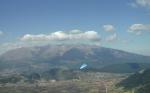 Paragliding Fluggebiet ,,Kalipefki, vorne der trockengelegte See, im Hintergrund das selten so wolkenfreie Olympmassiv. Der Pfeil zeigt auf den Start.

Foto: leider ist mir der Fotograf nicht bekannt, sollte es irgendein Problem geben, bitte eine Nachricht an mich und das Bild verschwindet sofort wieder