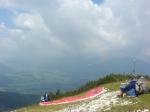 Paragliding Fluggebiet Europa » Österreich » Tirol,Kössen - Unterberghorn,Gipfelstartplatz Richtung Westen. Mit 30 bis 40 Minuten Fußmarsch von der Bärenhütte ist zu rechnen ;-)