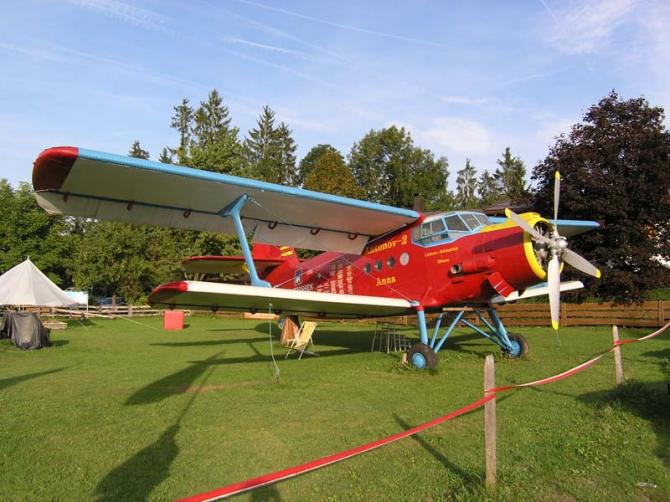 Antonov 2 am Landeplatz in Kössen im August 2008