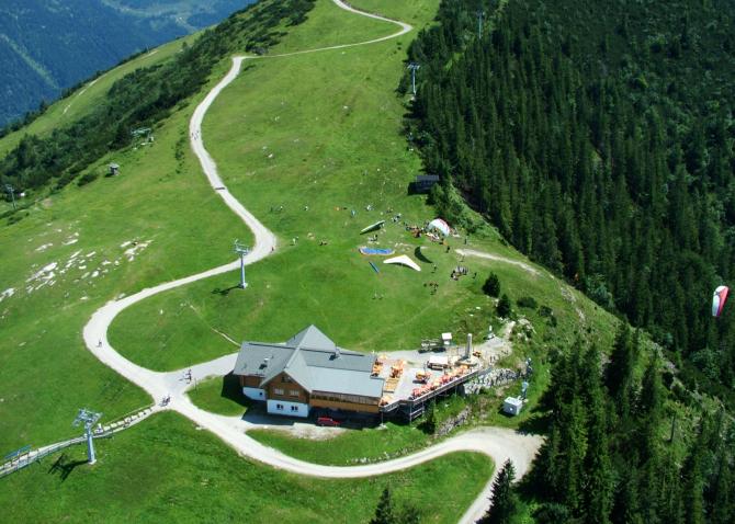 Kössen/Unterberghorn: Bärenhütte im Hintergrund der Weststartplatz am 21. Juli 2009
