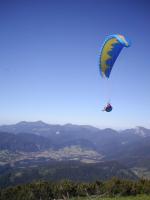 Paragliding Fluggebiet Europa Österreich Tirol,Kössen - Unterberghorn,Am Nordosthang mit Blick auf Hochgern und Hochfeln im Hintergrund.