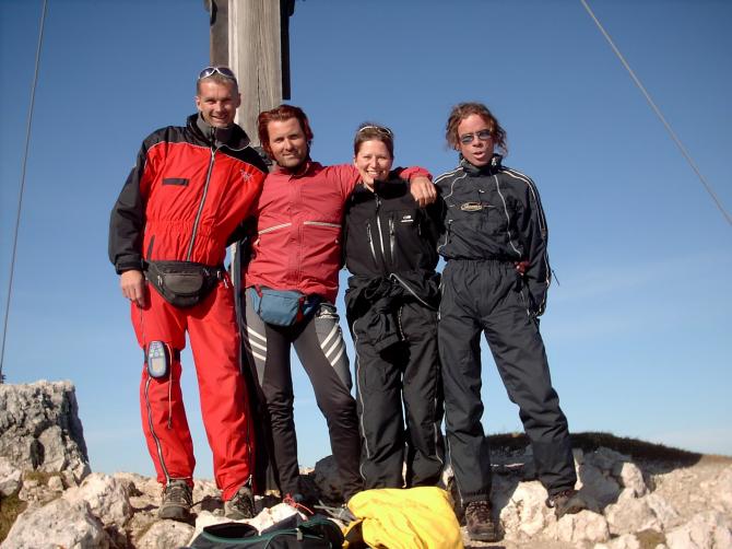 Gruppenbild mit Dame nach Gipfellandung am Hochiss am 19.10.2003. Übrigens war das der Geburtstag der Dame...