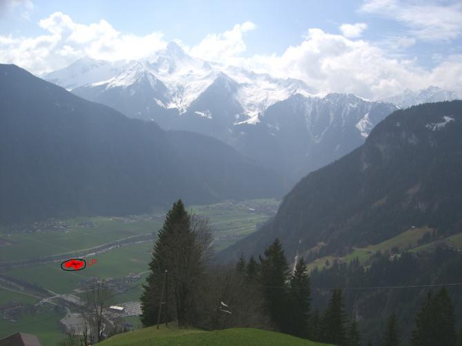 Blick vom Startplatz Perler mit Landeplatz Schwendau (Sidan)