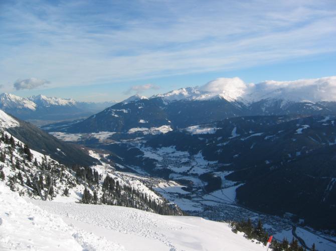 Januar 2008 in der Woche vorm Stubaicup. Startplatz am Bildrand unten, im Hintergrund Innsbruck.