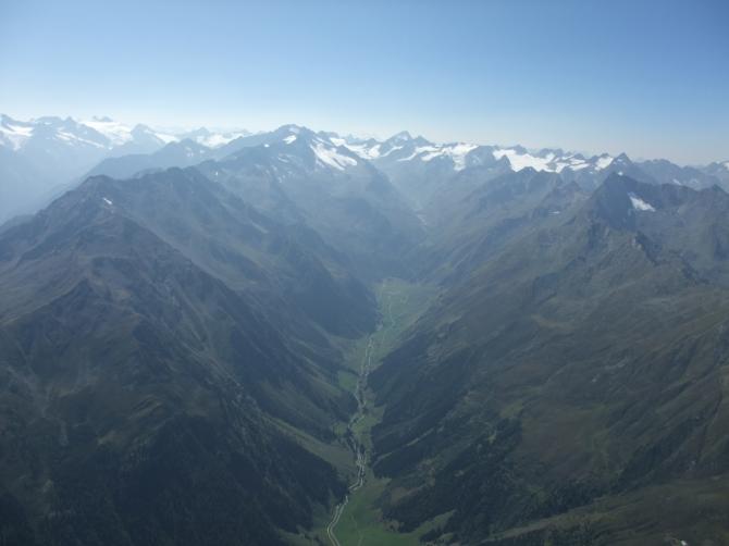 08.08.09 Blick auf Stubaier Gletscher. Flughöhe 3287m.