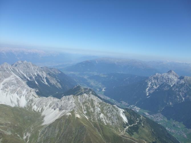 Bildmitte: Startplatz Kreuzjoch. Flughöhe 3287m.