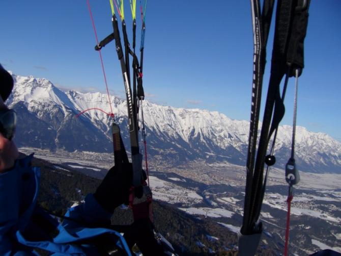 Flug im Abendlicht im Winter 06 mit Blick auf Innsbruck