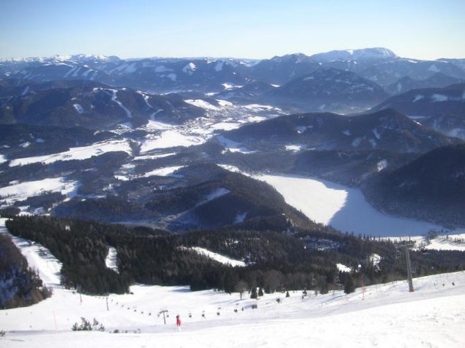Winterwonderland...Erlaufseeund dahinter Mariazell aus Sicht der Gemeindealpe.