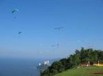 Paragliding Fluggebiet Südamerika » Brasilien,Santos - São Vicente,Blick ueber den Startplatz Richtung Sueden. An Wochenenden kann es hier ziemlich voll werden in der Luft.