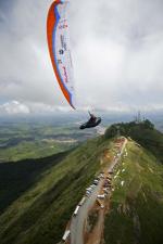 Paragliding Fluggebiet Südamerika » Brasilien,Governador Valadares -Pico de Ibituruna,über dem Startplatz (PWC 2005)
©www.azoom.ch