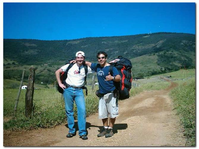 Blick von der Weggabelung neben der Landewiese Bela Vista in Richtung Startplatz (oben rechts im Bild).