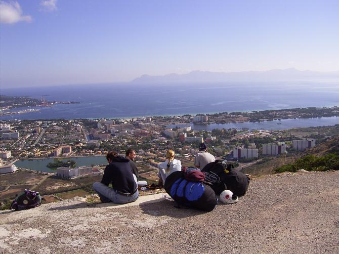warten auf den richtigen Moment Startplatz "Puig de Sant Marti" 250 m Blick Richtung OSO