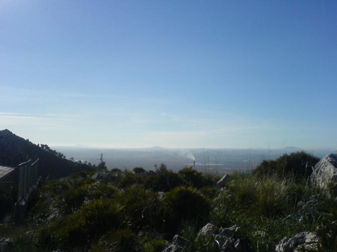 ... Blick nach SW vom Puig de St. Marti der Schornstein ist ein guter Windanzeiger..18.1.08.