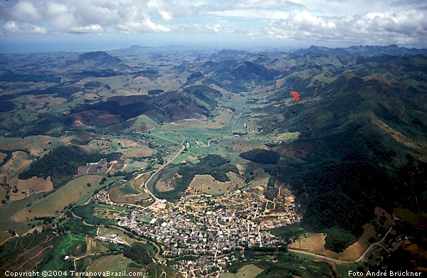 Auf Strecke vom SP Richtung Norden, unten A.Chaves, auf der rechten Seite des Tals im Hintergrund ist der Startberg.
www.terranovabrazil.com