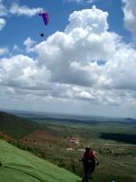 Paragliding Fluggebiet Südamerika » Brasilien,Boquerao,Startrampe Buceraô. Fliegerin Claudihna.
