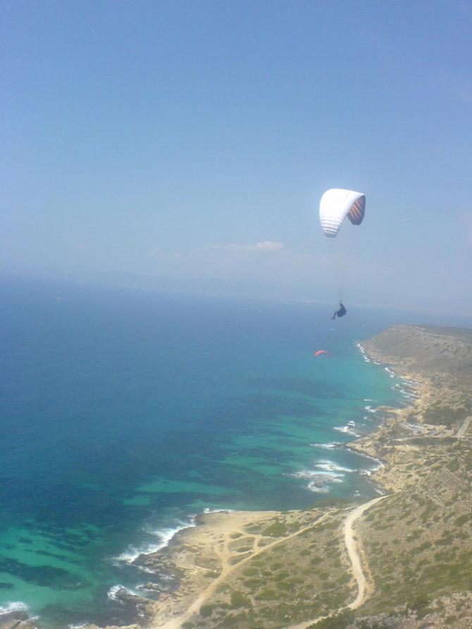 ... "Nemesis" einfliegen aahhhh... die Bedingungen sind hart es ist sehr thermisch und in der Zeit von 13 - 16 Uhr lieber Baden :-) oder Powerschnorcheln...