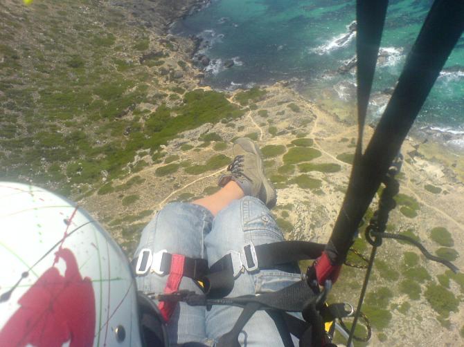 ... schön vor der Kante bleiben es ist kräftiger Wind... in der Ferne konnten wir die Segel- Meisterschaften sehen, die ins Ziel nach Palma eingelaufen sind