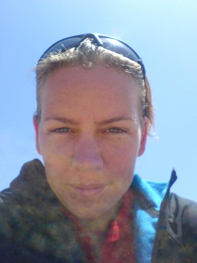 ...als Leichtgewicht kann man nicht immer fliegen, drum warte ich bis der Wind nachlässt...Melone tut es in dieser Zeit auch...